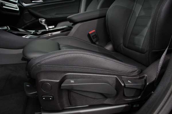 BMW X3 xDrive30e M Sport High Executive | Leder | Schuif/kantel dak | Navigatie | Climate Control | Camera | Electrisch bedienbare achterklep | Active Cruise Control | 19" Lichtmetalen velgen