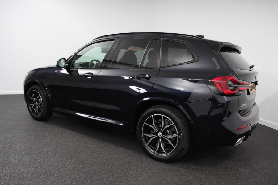 BMW X3 xDrive30e M Sport High Executive | Leder | Schuif/kantel dak | Navigatie | Climate Control | Camera | Electrisch bedienbare achterklep | Active Cruise Control | 19" Lichtmetalen velgen