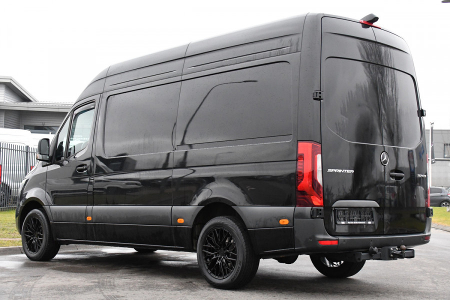 Mercedes-Benz Sprinter 317 1.9 CDI L2 Pro Black Edition FACE LIFT! Camera, Cruise, Carplay, 3500kg Trekhaak, 10,5'' Mbux, LED, Dodehoek, Virtual, Uniek!