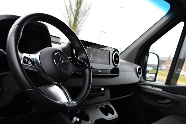 Mercedes-Benz Sprinter 317 1.9 CDI L2 Pro Black Edition FACE LIFT! Camera, Cruise, Carplay, 3500kg Trekhaak, 10,5'' Mbux, LED, Dodehoek, Virtual, Uniek!