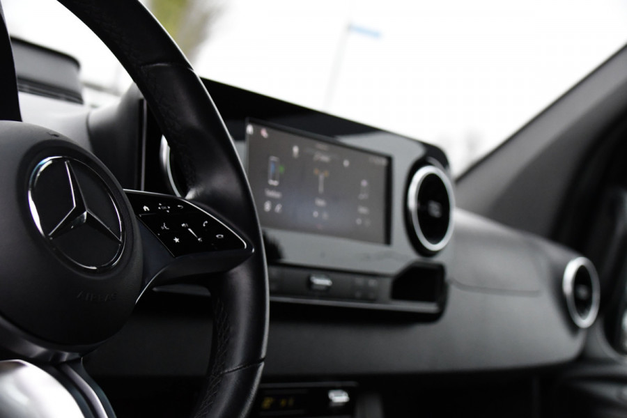 Mercedes-Benz Sprinter 317 1.9 CDI L2 Pro Black Edition FACE LIFT! Camera, Cruise, Carplay, 3500kg Trekhaak, 10,5'' Mbux, LED, Dodehoek, Virtual, Uniek!