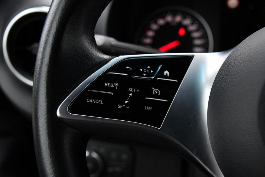 Mercedes-Benz Sprinter 317 1.9 CDI L2 Pro Black Edition FACE LIFT! Camera, Cruise, Carplay, 3500kg Trekhaak, 10,5'' Mbux, LED, Dodehoek, Virtual, Uniek!