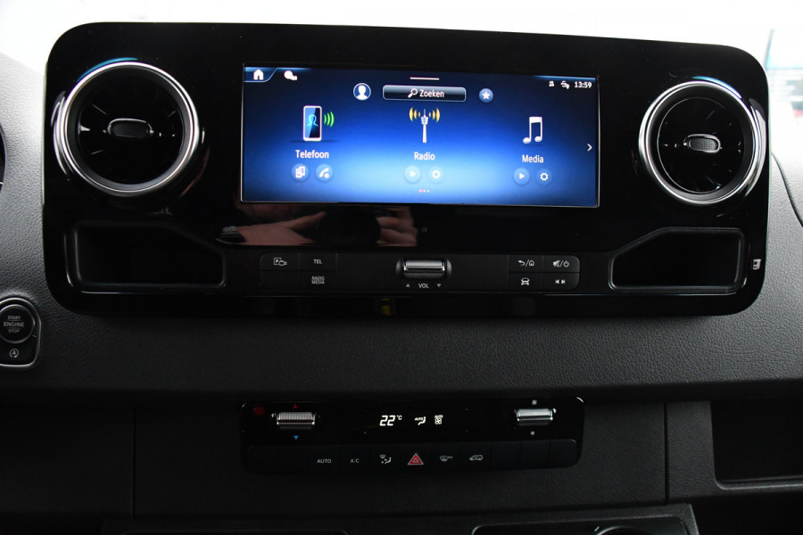 Mercedes-Benz Sprinter 317 1.9 CDI L2 Pro Black Edition FACE LIFT! Camera, Cruise, Carplay, 3500kg Trekhaak, 10,5'' Mbux, LED, Dodehoek, Virtual, Uniek!