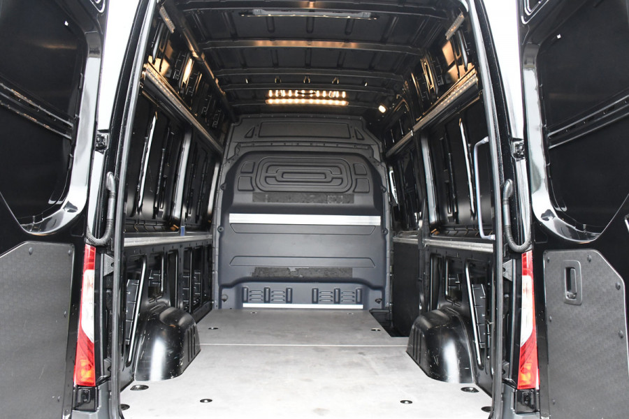 Mercedes-Benz Sprinter 317 1.9 CDI L2 Pro Black Edition FACE LIFT! Camera, Cruise, Carplay, 3500kg Trekhaak, 10,5'' Mbux, LED, Dodehoek, Virtual, Uniek!