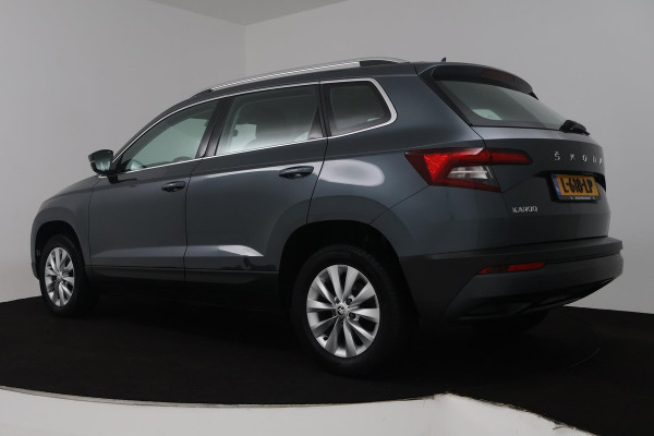Škoda Karoq 1.5 TSI ACT Style (STOELVERWARMING, CAMERA, SFEERVERLICHTING, NAVIGATIE CARPLAY, CRUISE CONTROL, PARKEERSENSOREN)