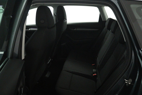 Škoda Karoq 1.5 TSI ACT Style (STOELVERWARMING, CAMERA, SFEERVERLICHTING, NAVIGATIE CARPLAY, CRUISE CONTROL, PARKEERSENSOREN)