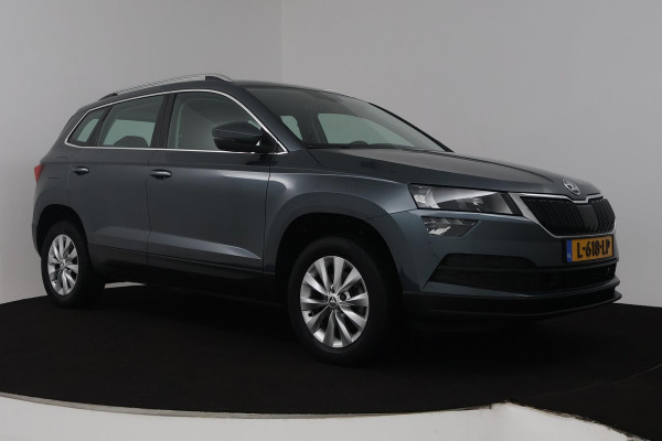 Škoda Karoq 1.5 TSI ACT Style (STOELVERWARMING, CAMERA, SFEERVERLICHTING, NAVIGATIE CARPLAY, CRUISE CONTROL, PARKEERSENSOREN)