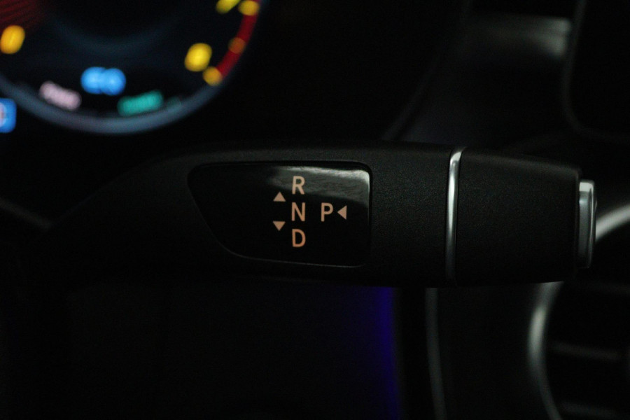 Mercedes-Benz C-Klasse Estate 300 Premium Plus Pack (PANORAMADAK, DIGITALE COCKPIT, SFEERVERLICHTING, CRUISE ADAPTIEF, CAMERA)