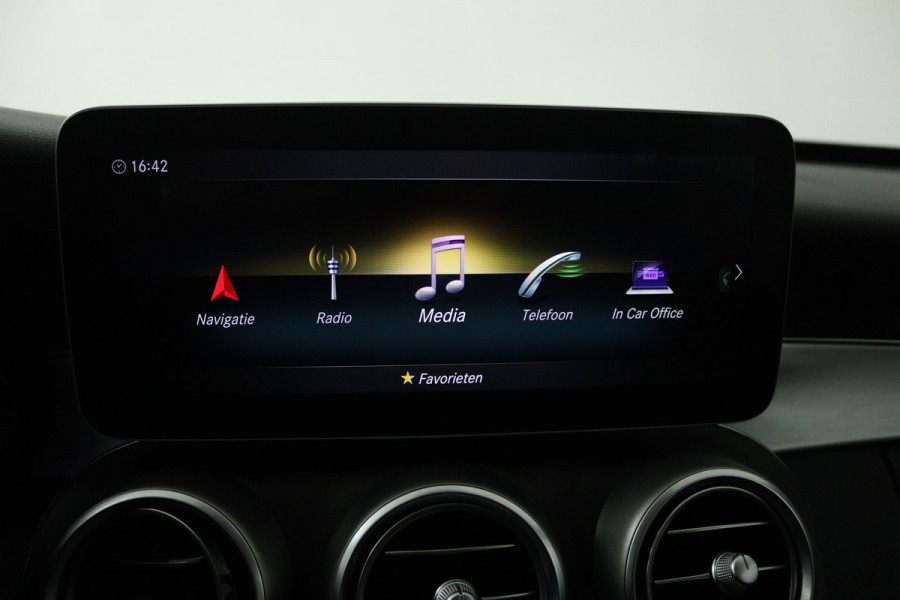 Mercedes-Benz C-Klasse Estate 300 Premium Plus Pack (PANORAMADAK, DIGITALE COCKPIT, SFEERVERLICHTING, CRUISE ADAPTIEF, CAMERA)