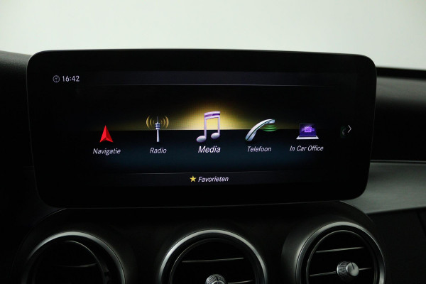 Mercedes-Benz C-Klasse Estate 300 Premium Plus Pack (PANORAMADAK, DIGITALE COCKPIT, SFEERVERLICHTING, CRUISE ADAPTIEF, CAMERA)