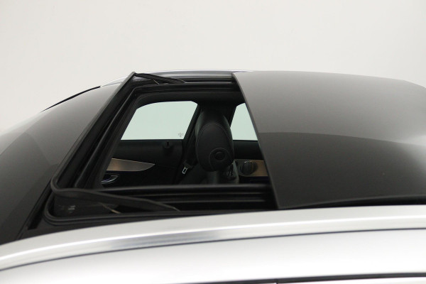Mercedes-Benz C-Klasse Estate 300 Premium Plus Pack (PANORAMADAK, DIGITALE COCKPIT, SFEERVERLICHTING, CRUISE ADAPTIEF, CAMERA)