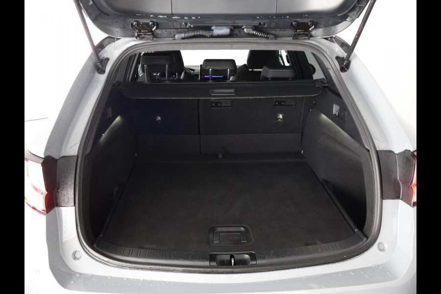 Toyota Corolla Touring Sports 1.8 HYBRIDE BUSINESS PLUS 1e EIG GARANTIE 2033 BI-TONE. TREKHAAK.HALF LEDER. PARKEERSENSOREN . NAVIGATIE .APPLE/ANDROID