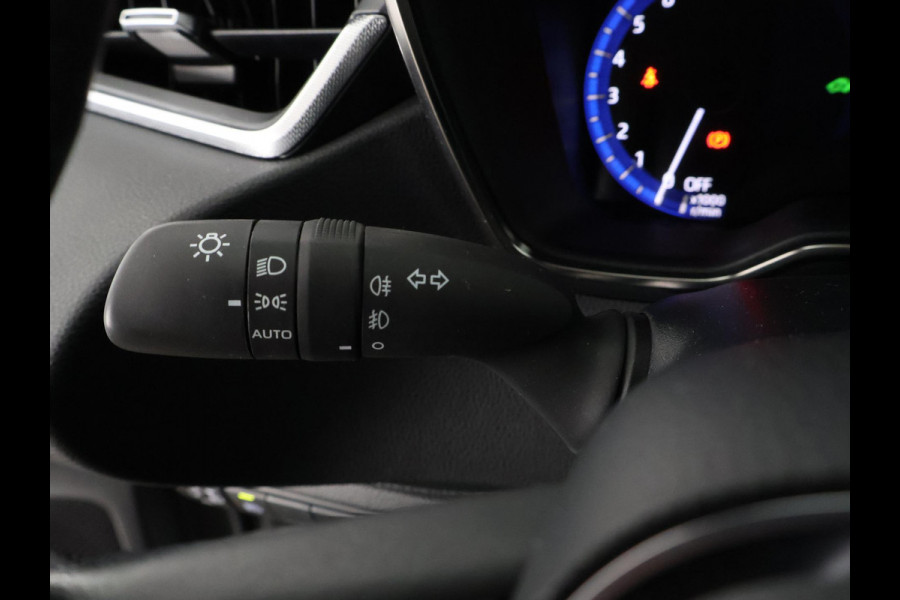 Toyota Corolla Touring Sports 1.8 HYBRIDE BUSINESS PLUS 1e EIG GARANTIE 2033 BI-TONE. TREKHAAK.HALF LEDER. PARKEERSENSOREN . NAVIGATIE .APPLE/ANDROID