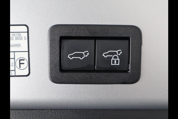 Toyota Corolla Cross HYBRID 140 DYNAMIC STYLEPACK BI-TONE GARANTIE 2035 CARPLAY NAVIGATIE.ELEKTRISCHE A.KLEP. CLIMA.CRUISE ETC