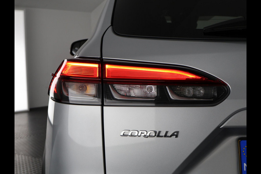 Toyota Corolla Cross HYBRID 140 DYNAMIC STYLEPACK BI-TONE GARANTIE 2035 CARPLAY NAVIGATIE.ELEKTRISCHE A.KLEP. CLIMA.CRUISE ETC