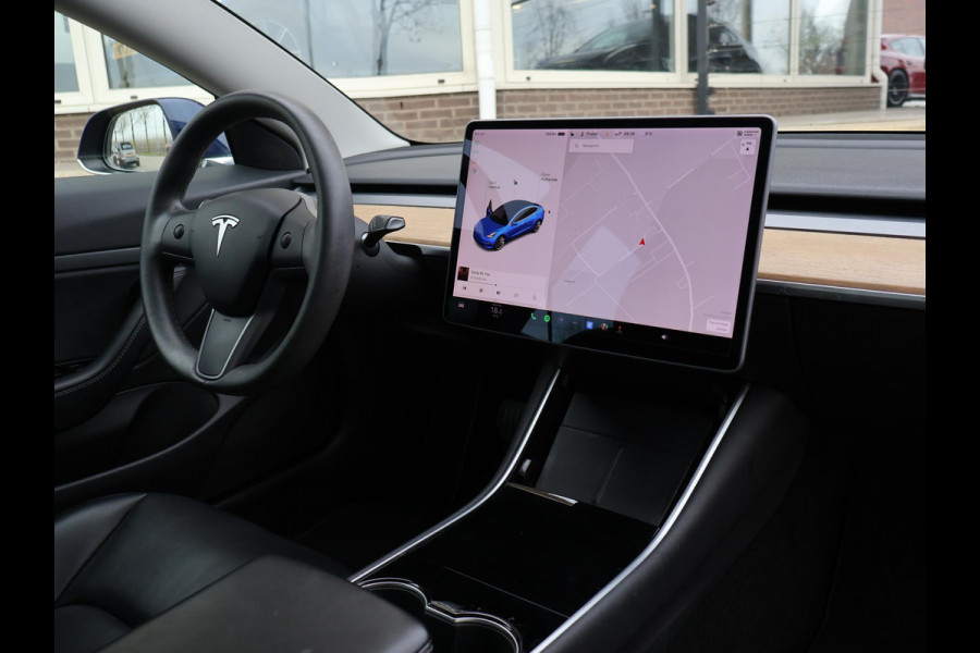 Tesla Model 3 60 kWh RWD *BTW* + AFN. TREKHAAK | LEDER | AUTOPILOT | PANORAMA | 3 CAMERA'S