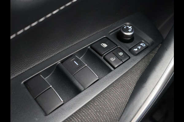 Toyota Corolla HYBRID 140 BUSINESS BLACK ED. GARANTIE 5-2035* 15.000 KM!!! STOEL -EN STUURVERWARMNG . CAMERA . KEYLESS START/STOP . APPLE CARPLAY & ANDROID AUTO