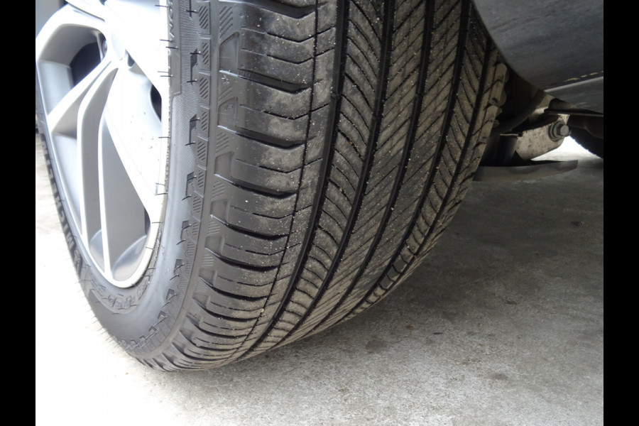 Land Rover Range Rover 3.0 P550e HSE PHEV * HEAD-UP * 22 INCH * 80 KM ACCU RANGE. !!