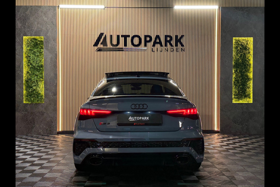 Audi RS3 Limousine 2.5 TFSI RS 3 quattro|PANO|MASSAGE|B&O|ACC|MEMORY|CARPLAY|DEALER ONDERHOUDEN|KEMORA GREY|400PK|BOMVOL!