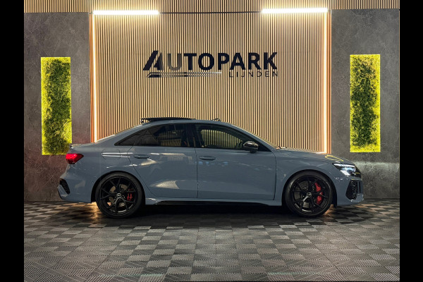 Audi RS3 Limousine 2.5 TFSI RS 3 quattro|PANO|MASSAGE|B&O|ACC|MEMORY|CARPLAY|DEALER ONDERHOUDEN|KEMORA GREY|400PK|BOMVOL!