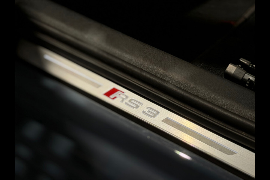 Audi RS3 Limousine 2.5 TFSI RS 3 quattro|PANO|MASSAGE|B&O|ACC|MEMORY|CARPLAY|DEALER ONDERHOUDEN|KEMORA GREY|400PK|BOMVOL!