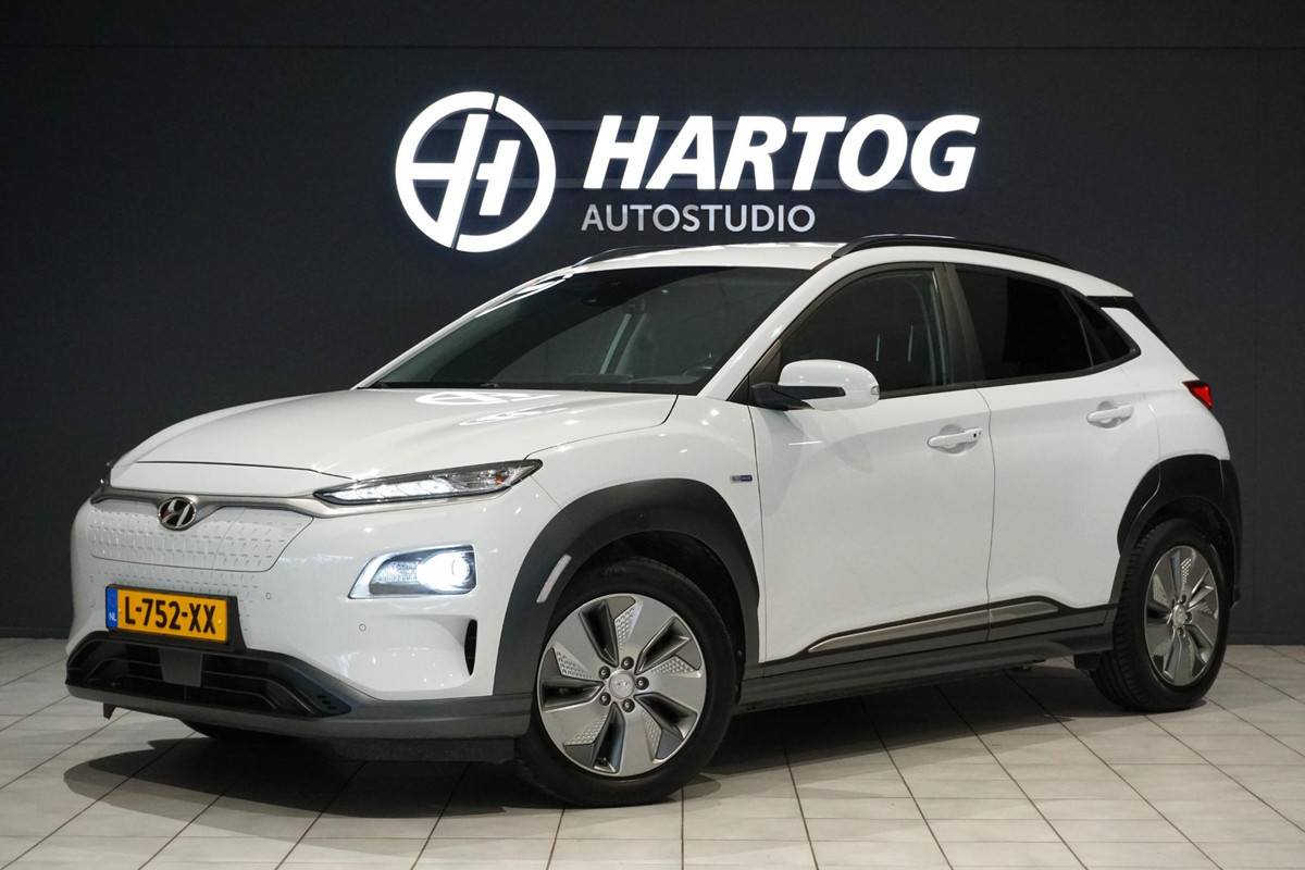 Hyundai Kona EV Premium 64 kWh + LEDER / DODEHOEK  / STUURWIEL VERWARMING