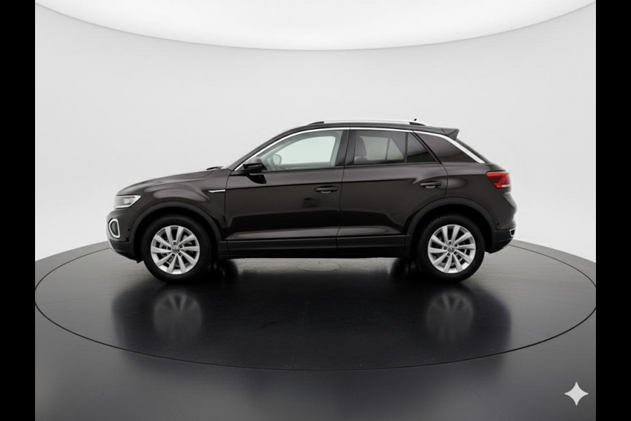 Volkswagen T-Roc 1.5 TSI Style 150 PK DSG | Private lease vanaf €641,-| Trekhaak afneembaar | Navigatie | Stoel verwarming en massage | Alcantara |