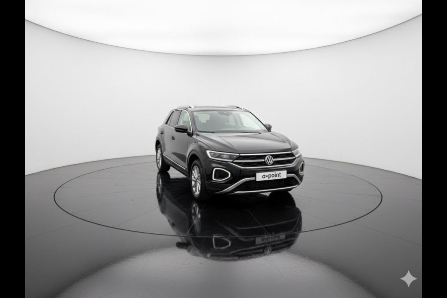 Volkswagen T-Roc 1.5 TSI Style 150 PK DSG | Private lease vanaf €641,-| Trekhaak afneembaar | Navigatie | Stoel verwarming en massage | Alcantara |