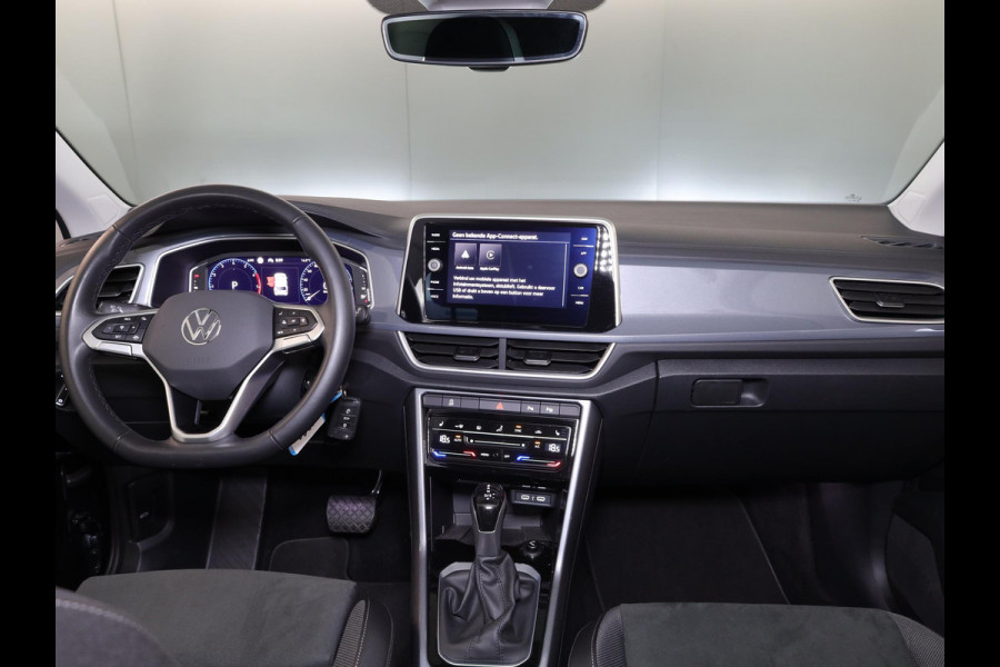 Volkswagen T-Roc 1.5 TSI Style 150 PK DSG | Private lease vanaf €641,-| Trekhaak afneembaar | Navigatie | Stoel verwarming en massage | Alcantara |