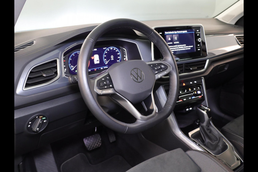 Volkswagen T-Roc 1.5 TSI Style 150 PK DSG | Private lease vanaf €641,-| Trekhaak afneembaar | Navigatie | Stoel verwarming en massage | Alcantara |