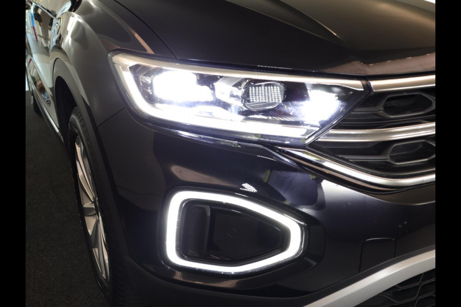 Volkswagen T-Roc 1.5 TSI Style 150 PK DSG | Private lease vanaf €641,-| Trekhaak afneembaar | Navigatie | Stoel verwarming en massage | Alcantara |
