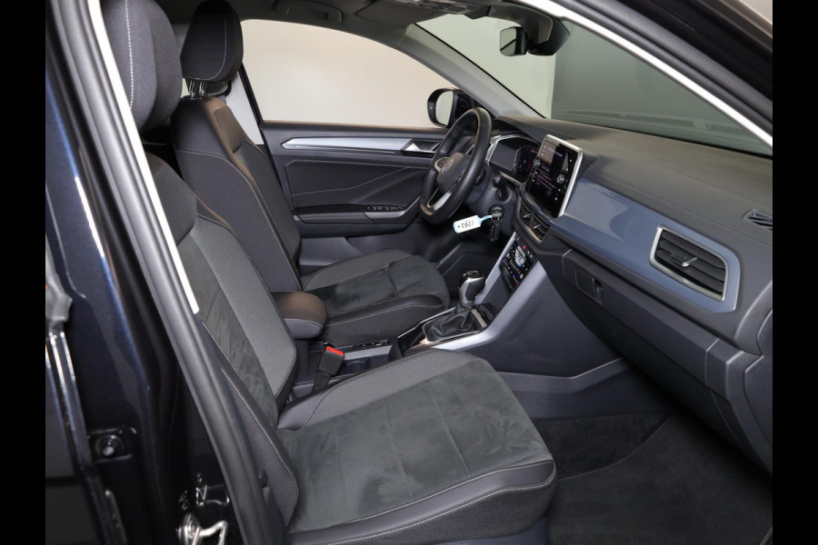 Volkswagen T-Roc 1.5 TSI Style 150 PK DSG | Private lease vanaf €641,-| Trekhaak afneembaar | Navigatie | Stoel verwarming en massage | Alcantara |