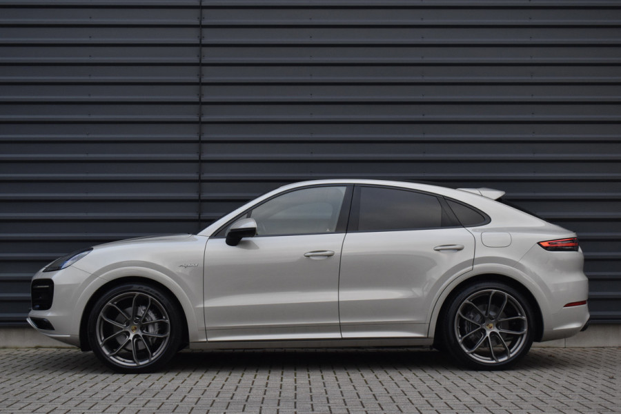 Porsche Cayenne Coupé 3.0 E-Hybrid 462pk Lightweight Sport Package | Carbon Dak | ACC | 22'' GT Design | Matrix PDLS+ | Luchtvering | 360 Camera |