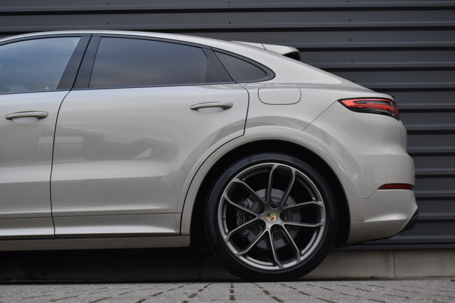 Porsche Cayenne Coupé 3.0 E-Hybrid 462pk Lightweight Sport Package | Carbon Dak | ACC | 22'' GT Design | Matrix PDLS+ | Luchtvering | 360 Camera |