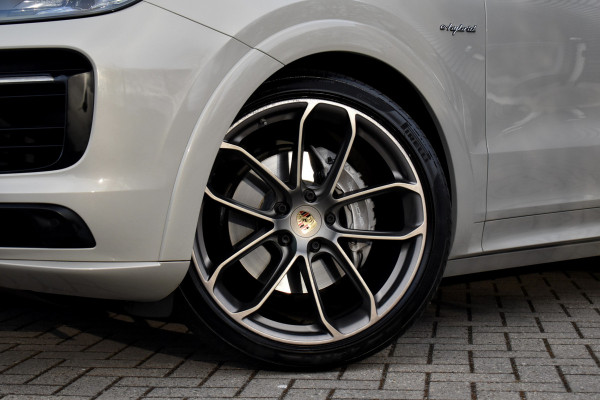 Porsche Cayenne Coupé 3.0 E-Hybrid 462pk Lightweight Sport Package | Carbon Dak | ACC | 22'' GT Design | Matrix PDLS+ | Luchtvering | 360 Camera |