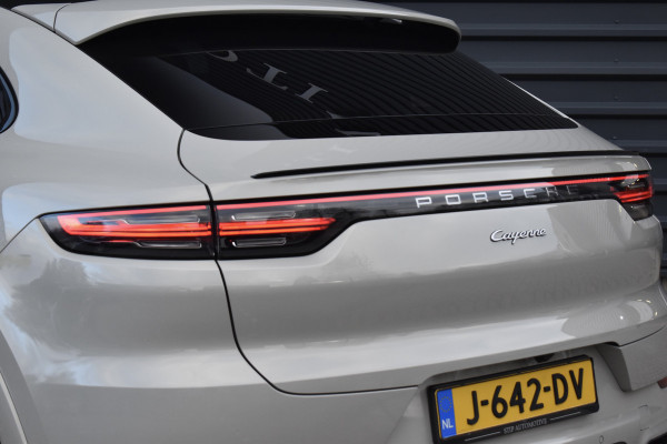 Porsche Cayenne Coupé 3.0 E-Hybrid 462pk Lightweight Sport Package | Carbon Dak | ACC | 22'' GT Design | Matrix PDLS+ | Luchtvering | 360 Camera |