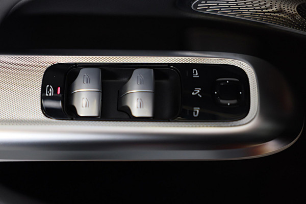 Mercedes-Benz E-Klasse Estate 300 e AMG 53 Look / HYPERSCREEN / Acc / Massage / BURMESTER 4D / Head Up / 360 Camera / Leder / Pano