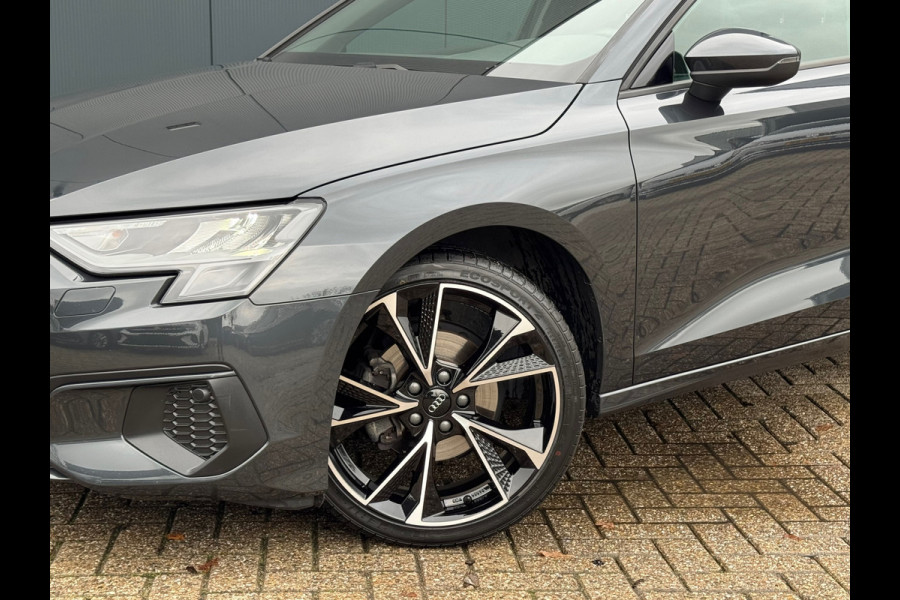 Audi A3 Limousine 30 TFSI Automaat * Carplay * Optiek Zwart * Parkeersensoren *