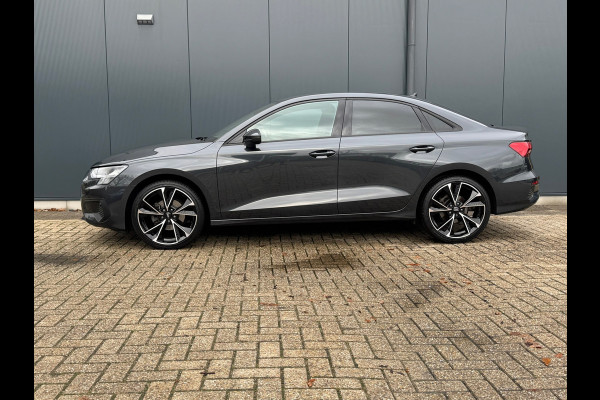 Audi A3 Limousine 30 TFSI Automaat * Carplay * Optiek Zwart * Parkeersensoren *