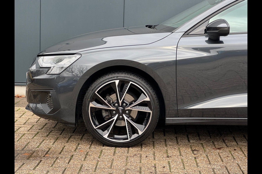 Audi A3 Limousine 30 TFSI Automaat * Carplay * Optiek Zwart * Parkeersensoren *