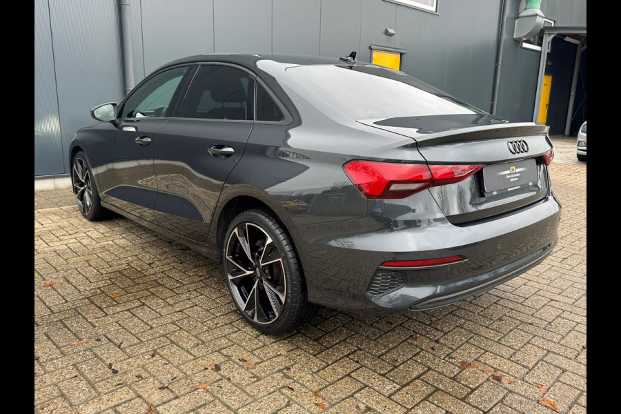 Audi A3 Limousine 30 TFSI Automaat * Carplay * Optiek Zwart * Parkeersensoren *