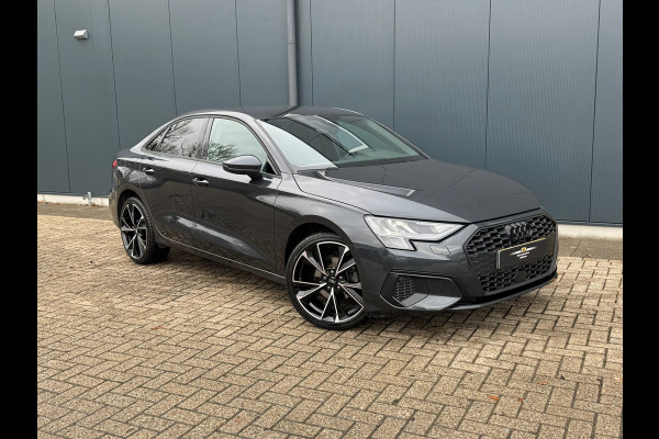 Audi A3 Limousine 30 TFSI Automaat * Carplay * Optiek Zwart * Parkeersensoren *
