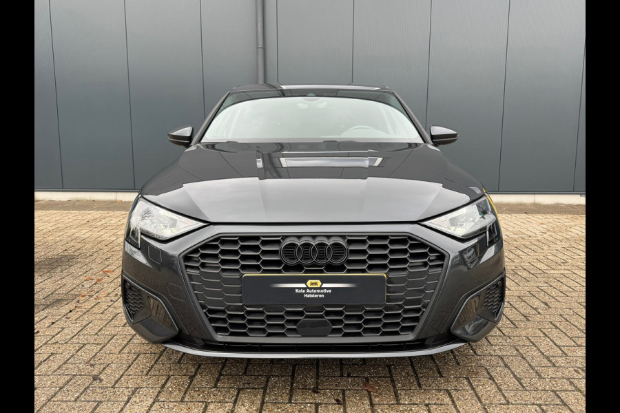 Audi A3 Limousine 30 TFSI Automaat * Carplay * Optiek Zwart * Parkeersensoren *