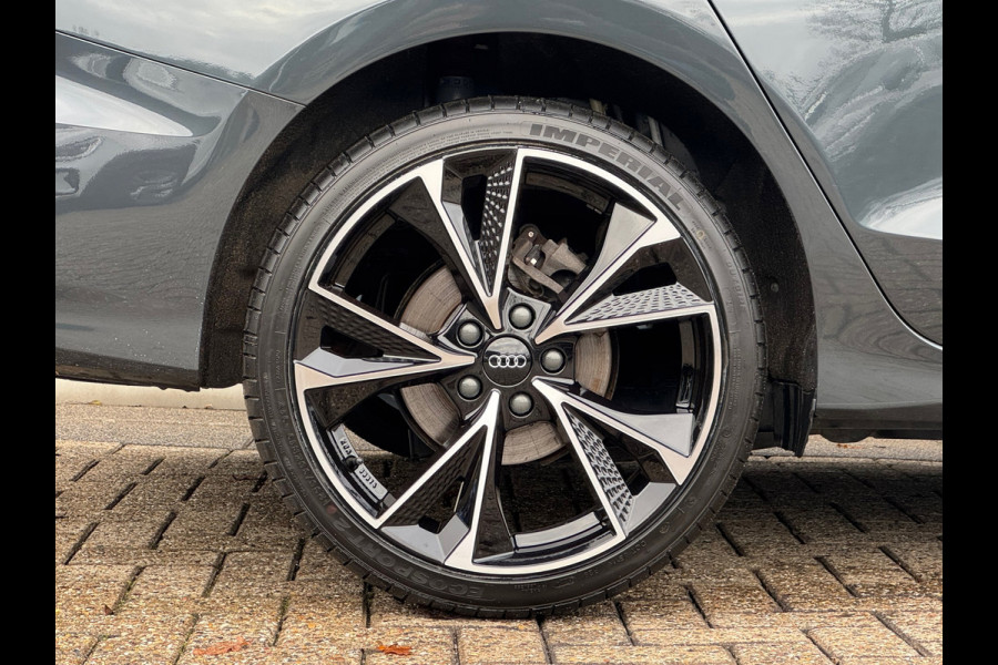 Audi A3 Limousine 30 TFSI Automaat * Carplay * Optiek Zwart * Parkeersensoren *