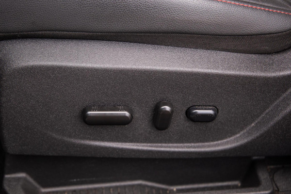 Ford Kuga 1.5 EcoBoost ST Line CAMERA / CARPLAY / TREKHAAK / 2000 KG / STOEVERWRMING / 150 PK