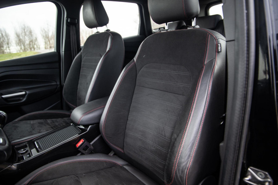 Ford Kuga 1.5 EcoBoost ST Line CAMERA / CARPLAY / TREKHAAK / 2000 KG / STOEVERWRMING / 150 PK