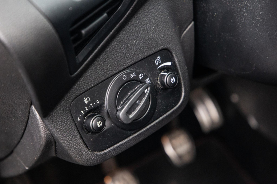 Ford Kuga 1.5 EcoBoost ST Line CAMERA / CARPLAY / TREKHAAK / 2000 KG / STOEVERWRMING / 150 PK