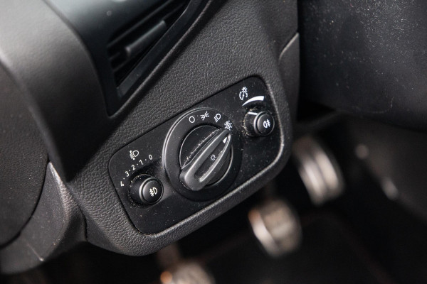 Ford Kuga 1.5 EcoBoost ST Line CAMERA / CARPLAY / TREKHAAK / 2000 KG / STOEVERWRMING / 150 PK