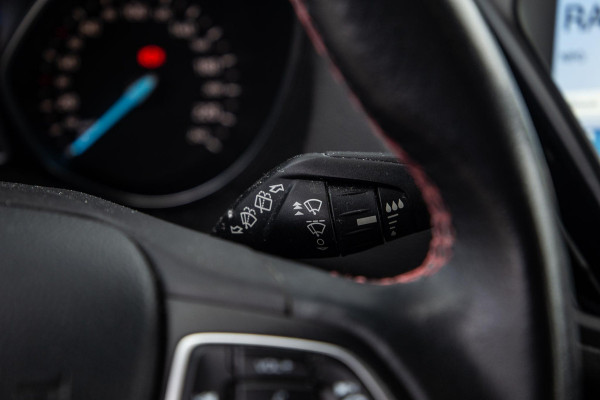 Ford Kuga 1.5 EcoBoost ST Line CAMERA / CARPLAY / TREKHAAK / 2000 KG / STOEVERWRMING / 150 PK