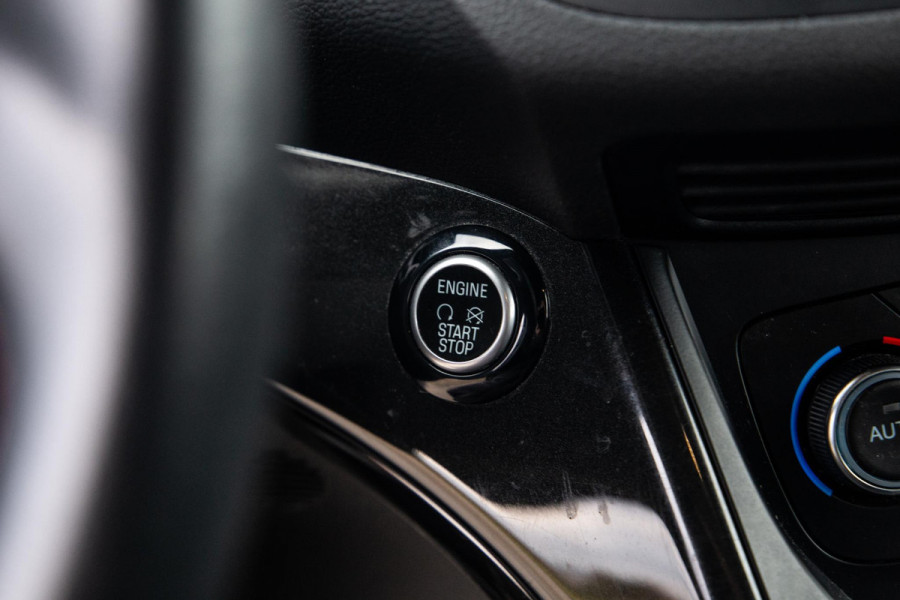 Ford Kuga 1.5 EcoBoost ST Line CAMERA / CARPLAY / TREKHAAK / 2000 KG / STOEVERWRMING / 150 PK